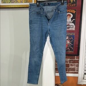 Hollister Women’s Skinny Jeans in Medium Blue Wash